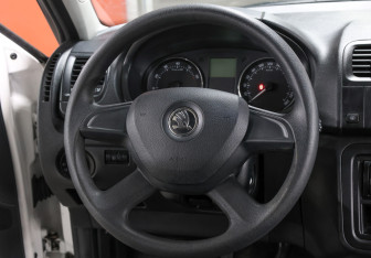 Подержанный автомобиль Skoda Fabia Hatchback 2013 года (17 фото)