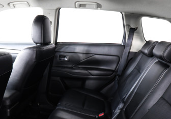 Подержанный автомобиль Mitsubishi Outlander 2012 года (10 фото)
