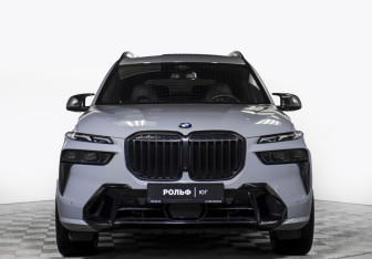Подержанный автомобиль BMW X7 2024 года (2 фото)