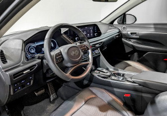 Подержанный автомобиль Hyundai Sonata 2020 года (16 фото)