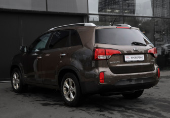 Подержанный автомобиль Kia Sorento 2014 года (7 фото)