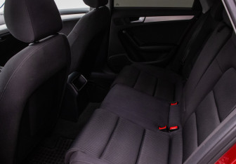 Подержанный автомобиль Audi A4 Sedan 2013 года (11 фото)