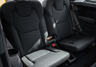 Подержанный автомобиль Volvo XC90 2025 года (14 фото)