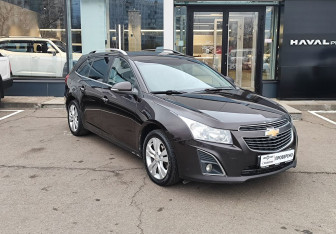 Подержанный автомобиль Chevrolet Cruze Wagon 2014 года (3 фото)