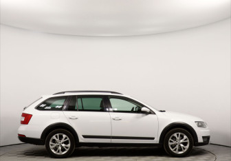 Подержанный автомобиль Skoda Octavia Wagon 2014 года (5 фото)