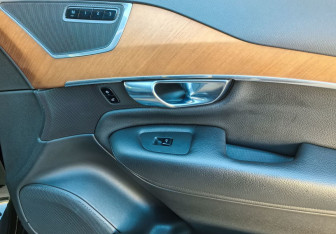 Подержанный автомобиль Volvo XC90 2018 года (16 фото)