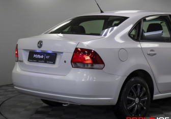 Подержанный автомобиль Volkswagen Polo Sedan 2012 года (21 фото)