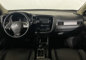 Подержанный автомобиль Mitsubishi Outlander 2013 года (12 фото)