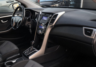 Подержанный автомобиль Hyundai i30 Hatchback 2014 года (7 фото)