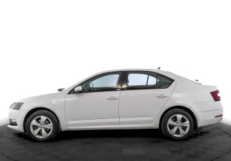 Подержанный автомобиль Skoda Octavia Liftback 2019 года (8 фото)