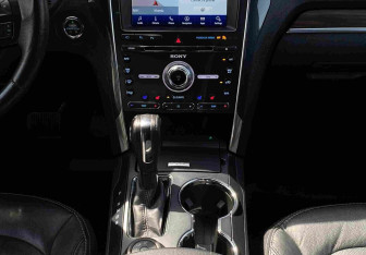 Подержанный автомобиль Ford Explorer 2018 года (31 фото)