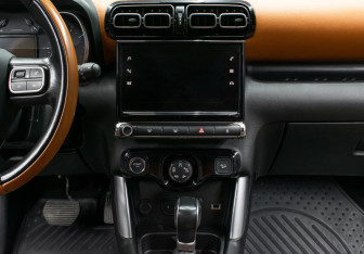 Подержанный автомобиль Citroen C3 Aircross 2018 года (15 фото)