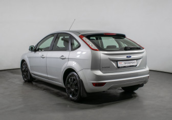 Подержанный автомобиль Ford Focus Hatchback 2011 года (7 фото)