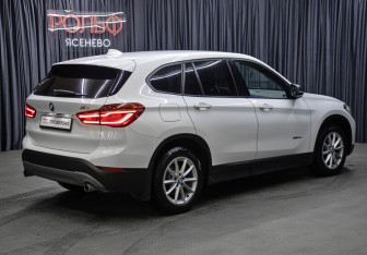 Подержанный автомобиль BMW X1 2015 года (5 фото)