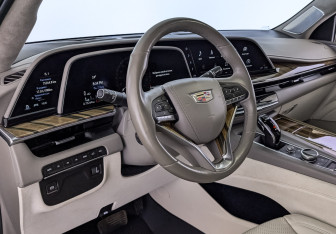 Подержанный автомобиль Cadillac Escalade Suv 2021 года (15 фото)