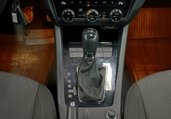 Подержанный автомобиль Skoda Octavia Liftback 2018 года (15 фото)