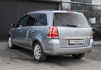 Подержанный автомобиль Opel Zafira Compactvan 2006 года (6 фото)