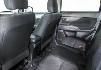 Подержанный автомобиль Mitsubishi Outlander 2017 года (9 фото)