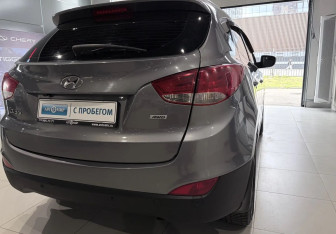 Подержанный автомобиль Hyundai ix35 2014 года (8 фото)