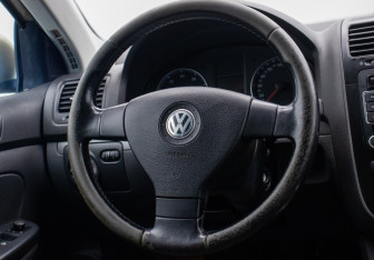 Подержанный автомобиль Volkswagen Jetta Sedan 2007 года (15 фото)