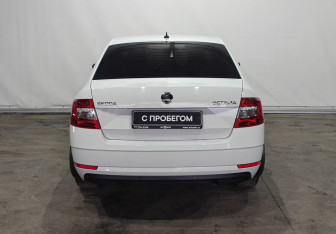 Подержанный автомобиль Skoda Octavia Liftback 2020 года (6 фото)