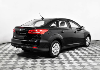 Подержанный автомобиль Ford Focus Sedan 2018 года (3 фото)