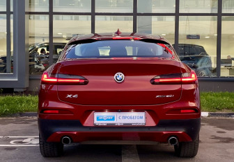 Подержанный автомобиль BMW X4 2018 года (6 фото)