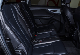 Подержанный автомобиль Audi Q7 2016 года (7 фото)