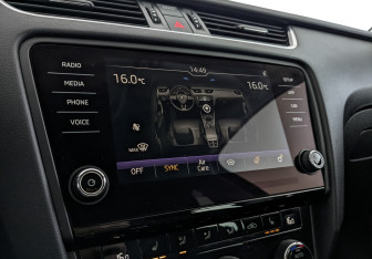 Подержанный автомобиль Skoda Octavia Liftback 2020 года (25 фото)