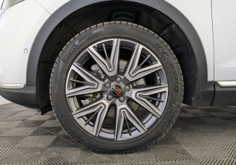 Подержанный автомобиль Hongqi HS5 2023 года (12 фото)