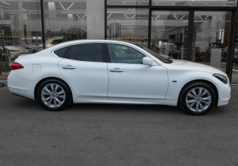 Подержанный автомобиль Infiniti M Sedan 2010 года (4 фото)