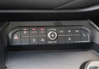 Подержанный автомобиль Haval F7 2020 года (14 фото)