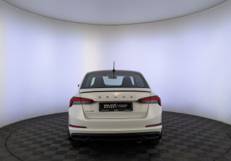 Подержанный автомобиль Skoda Rapid Liftback 2020 года (6 фото)