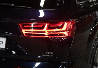 Подержанный автомобиль Audi Q7 2017 года (26 фото)