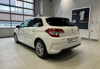 Подержанный автомобиль Citroen C4 Hatchback 2012 года (6 фото)
