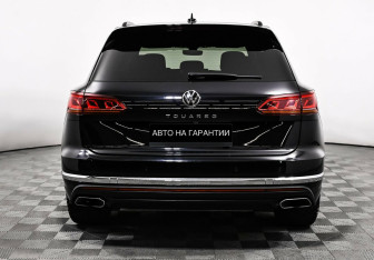 Подержанный автомобиль Volkswagen Touareg 2021 года (6 фото)