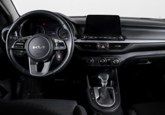 Подержанный автомобиль Kia Cerato Sedan 2021 года (12 фото)