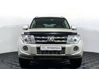 Подержанный автомобиль Mitsubishi Pajero 2013 года (2 фото)