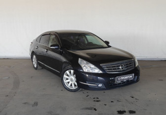 Подержанный автомобиль Nissan Teana 2010 года (3 фото)