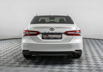 Подержанный автомобиль Toyota Camry Sedan 2020 года (6 фото)