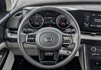 Подержанный автомобиль Kia Carnival 2021 года (22 фото)