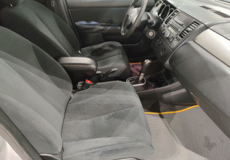 Подержанный автомобиль Nissan Tiida Hatchback 2011 года (9 фото)