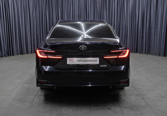 Подержанный автомобиль Toyota Camry Sedan 2024 года (6 фото)