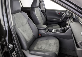 Подержанный автомобиль Toyota RAV4 2024 года (24 фото)