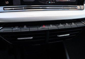 Подержанный автомобиль Skoda Octavia Liftback 2023 года (19 фото)