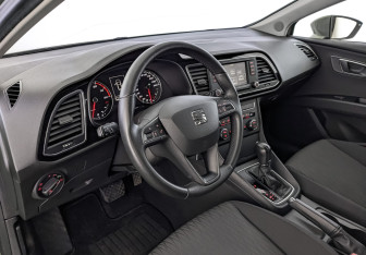 Подержанный автомобиль SEAT Leon Hatchback 2013 года (15 фото)