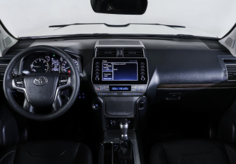 Подержанный автомобиль Toyota Land Cruiser Prado 2020 года (17 фото)