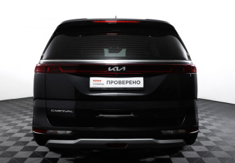 Подержанный автомобиль Kia Carnival 2022 года (6 фото)