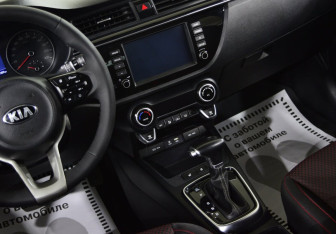 Подержанный автомобиль Kia Rio Hatchback 2018 года (15 фото)