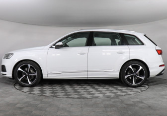 Подержанный автомобиль Audi Q7 2022 года (8 фото)